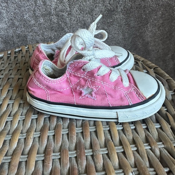 Converse One Star Toddler Crib  Pink Sneakers - Picture 2 of 4